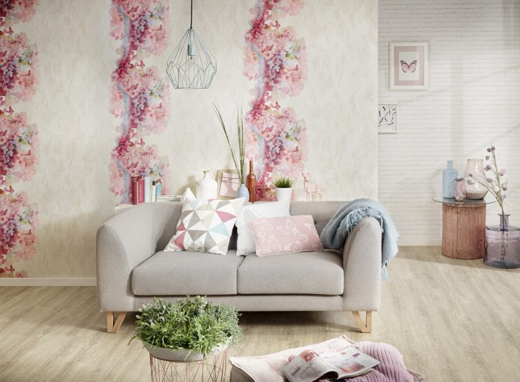 Studio3001 Fotografie Foto Interieur Wohnraum Couch Blumen Wand Motiv Blume Pink Hell Bilder